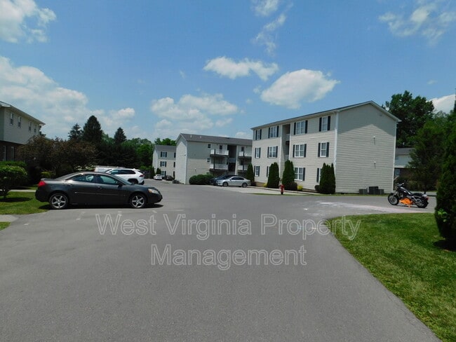 Building Photo - 210 Cardinal Wy