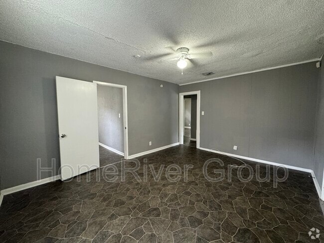 Building Photo - 204 E 48th St