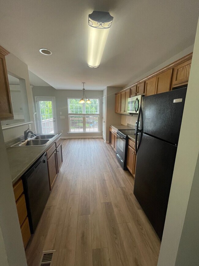 Building Photo - 3 Bedroom + 2 Bath Home for Lease In Soddy...