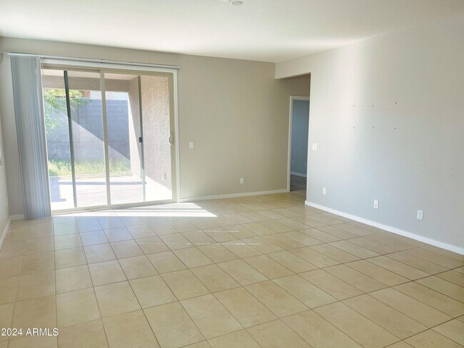 Foto del edificio - 4059 W Coneflower Ln