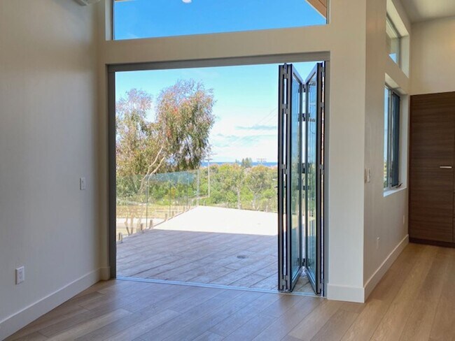 Foto del edificio - Enjoy The Coastal Carlsbad Village Lifestyle