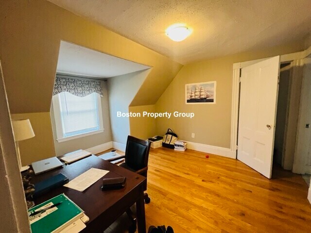 Building Photo - 16 Hinckley St