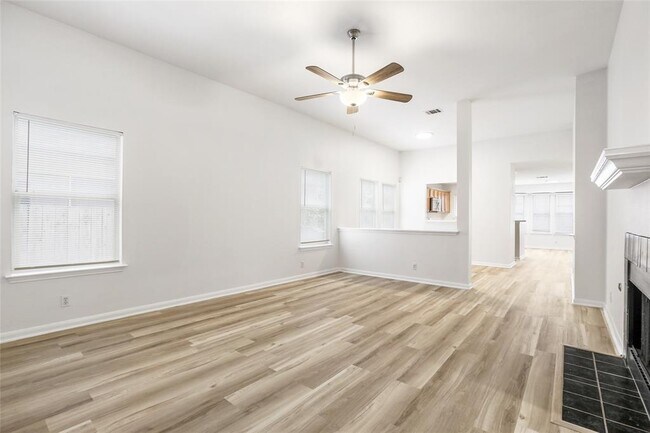 Foto del edificio - 21308 Grand National Ave
