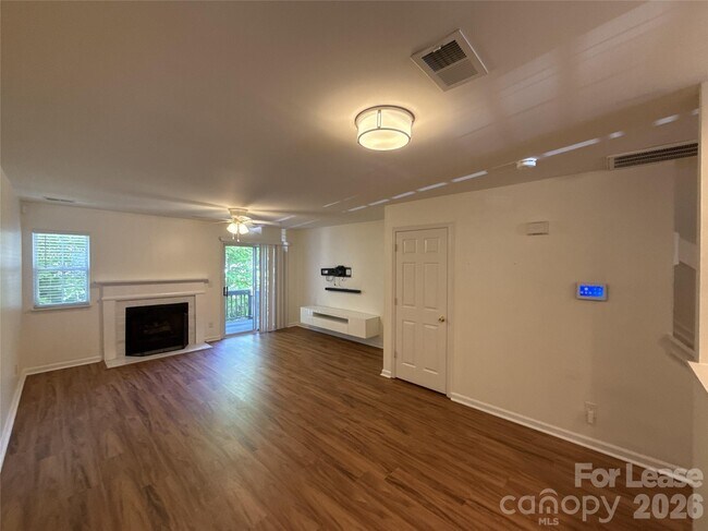 Foto del edificio - 639 Mountainwater Dr
