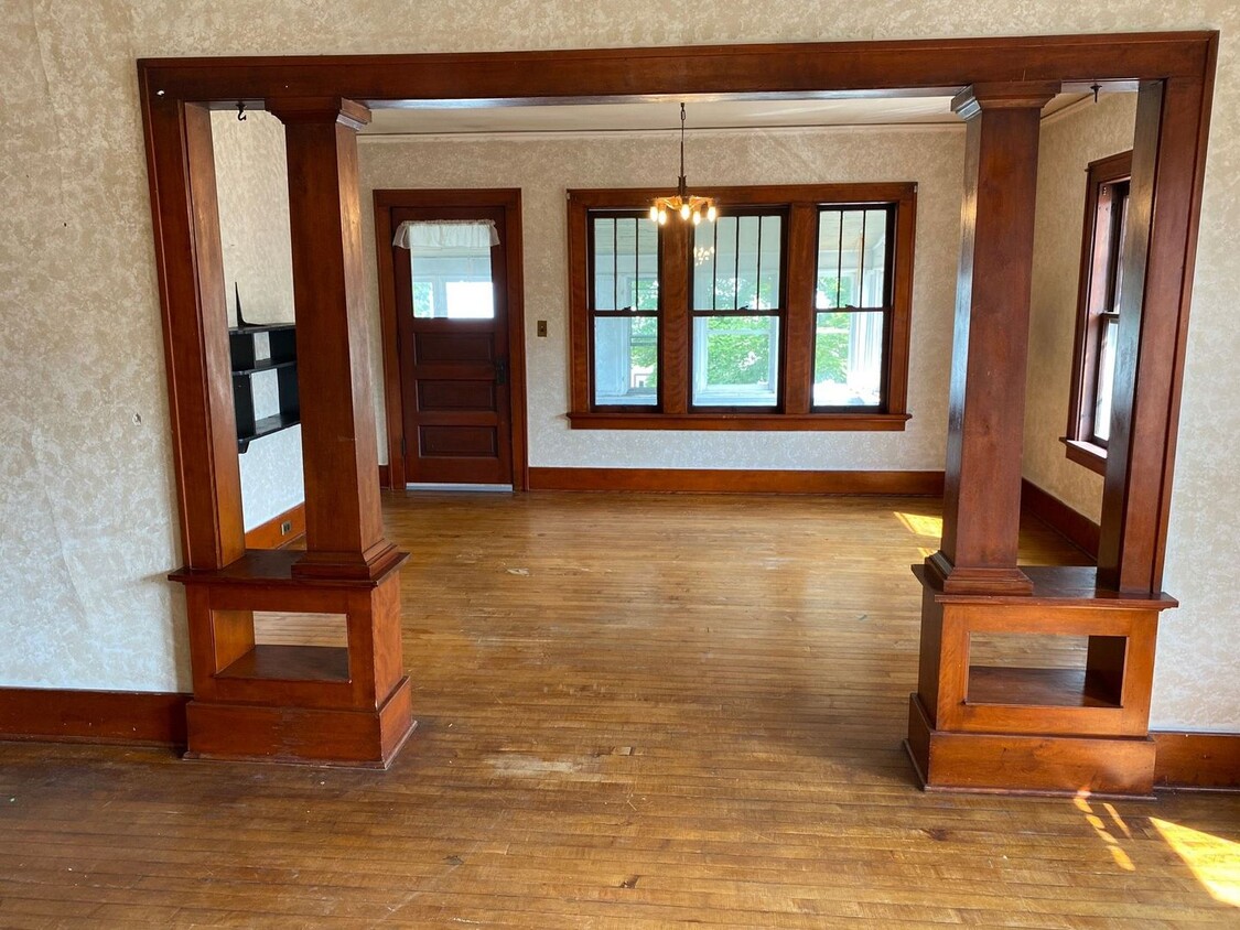 Primary Photo - 5 bed 2 bath Single Family Home in Wausau