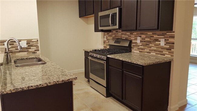 Building Photo - 2507 Glen Springs Way