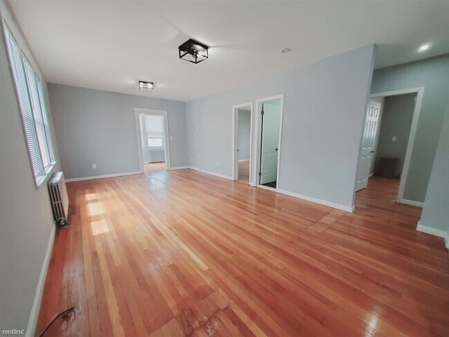 Foto del edificio - 2 br, 1.5 bath Condo - 164 Wardwell St Unit 1