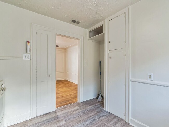 Foto del edificio - 2 Bedroom Duplex in Detroit (Upstairs Unit)