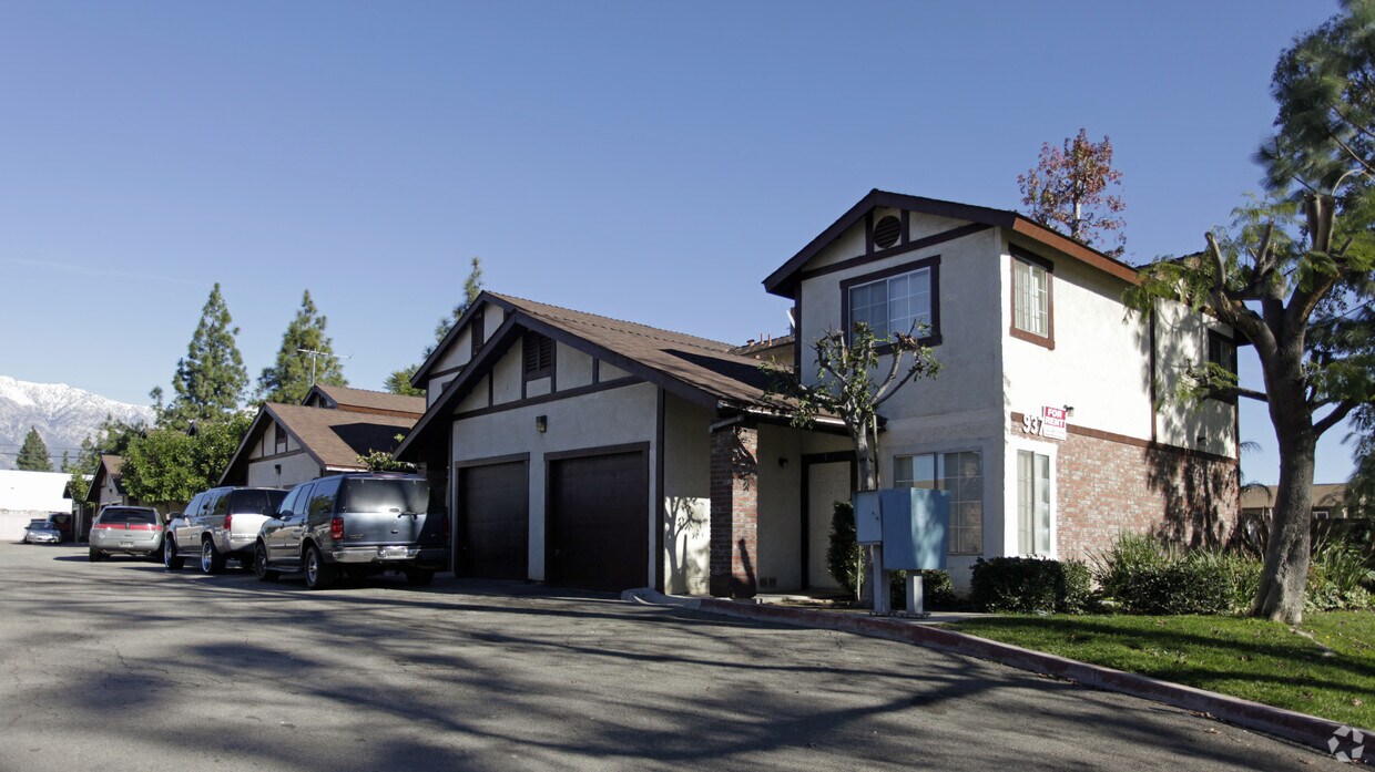 Primary Photo - 937 E Deodar St