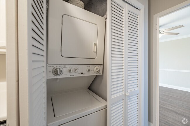2 habitaciones, 2 baños - 111 m² - Lavandería en la unidad - Continental Condos