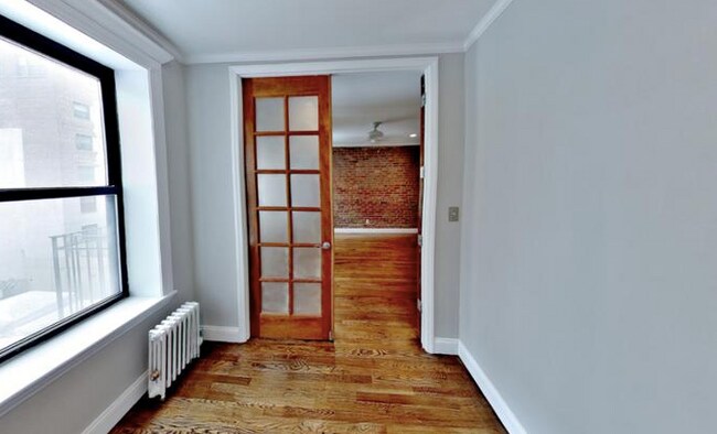 Foto del edificio - 326 E 18th St