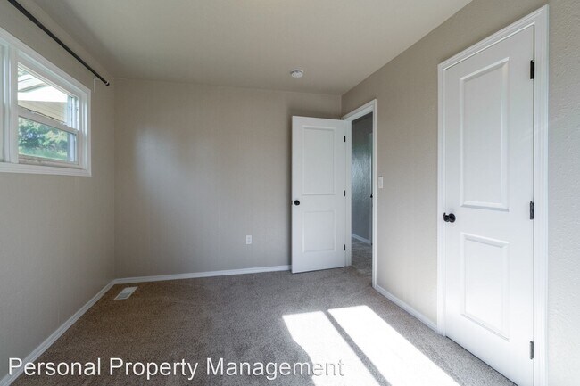 Foto del edificio - 4 br, 2 bath House - 819 Gillis St