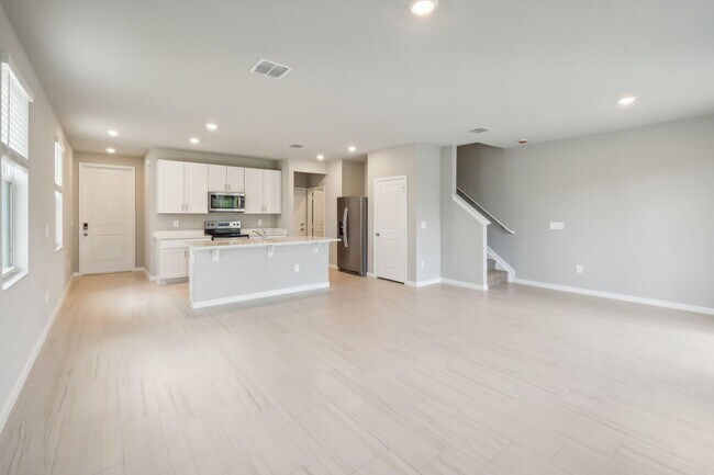 Building Photo - 5730 SE Edgewater Cir