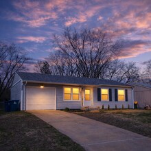 Building Photo - 12361 Santa Maria Dr