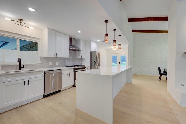 Building Photo - 7404 Danwood Dr