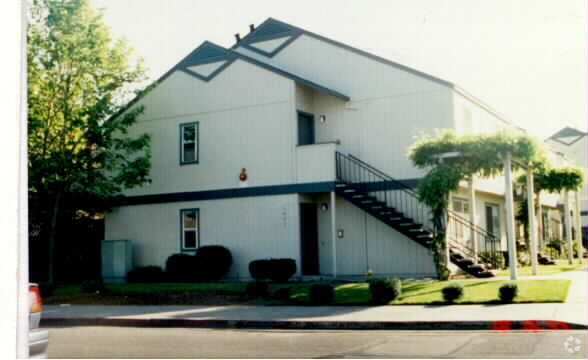 Primary Photo - Vista Park Apartments