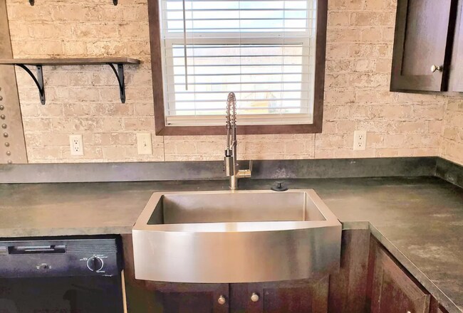 Foto del edificio - 338 Saddle Dr