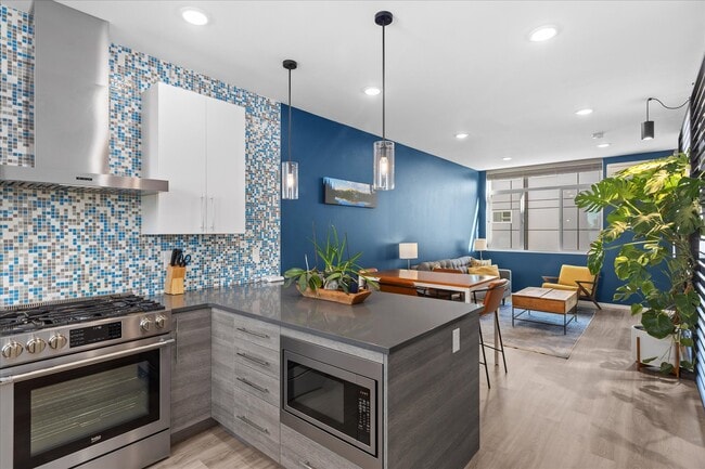 Building Photo - 9211 15th Ave SW