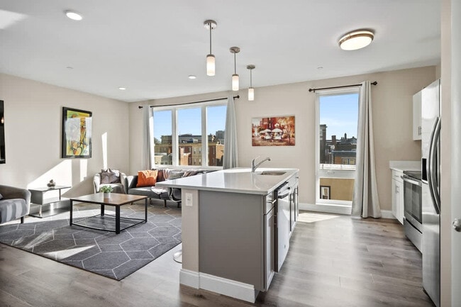 Building Photo - 140 Pearl St