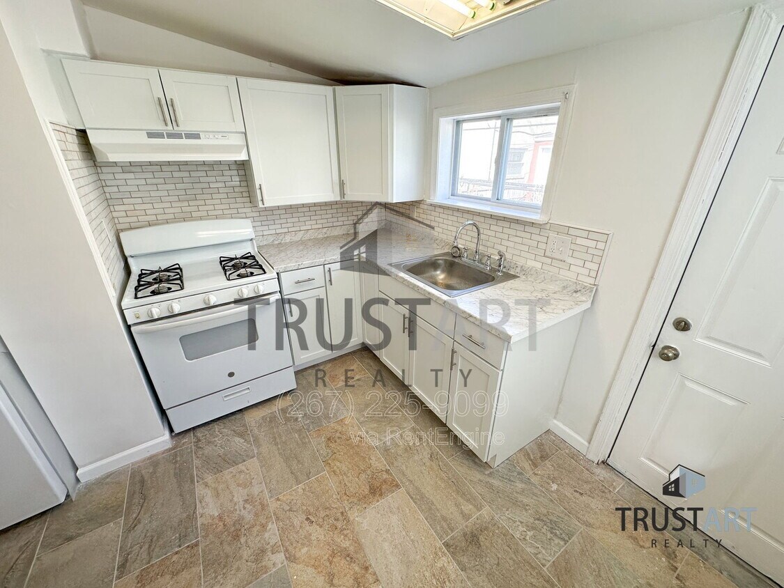 Photo - 1841 East Clementine Street