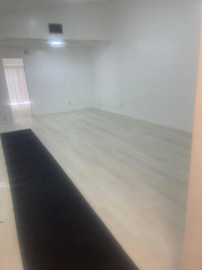 Foto del edificio - 202 Sparrow Dr