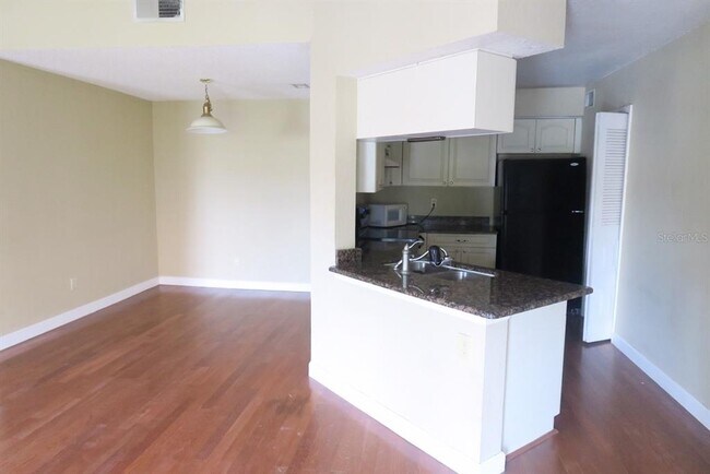 Building Photo - 2550 N Alafaya Trail