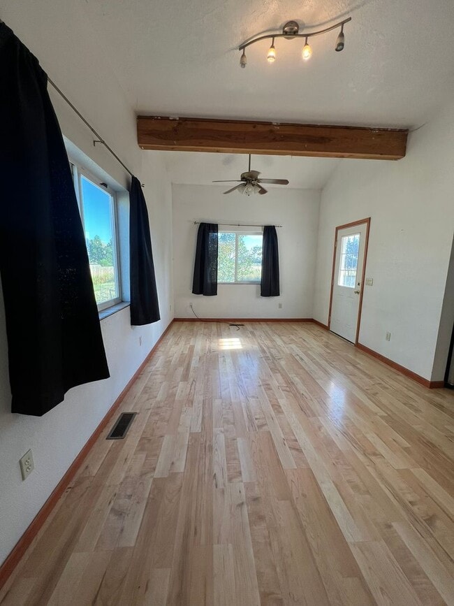 Foto del edificio - 3 Bedroom, 2 Bath Home on 1 Acre Property
