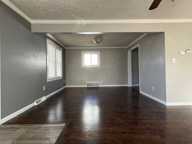 Building Photo - *FIRST MONTH'S RENT FREE*