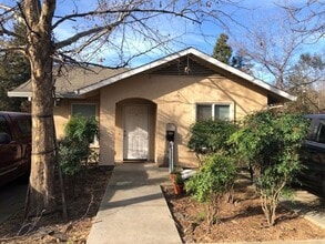 Building Photo - 1267 N Cedar St