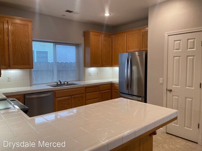 Building Photo - 4 br, 2 bath House - 1340 Cormorant Dr.