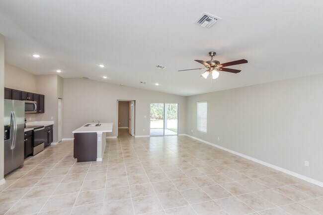 Foto del edificio - 880 Gena Rd SW, Palm Bay, FL