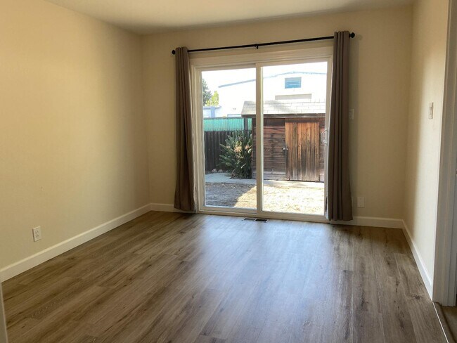 Building Photo - 1554 Roosevelt Ave