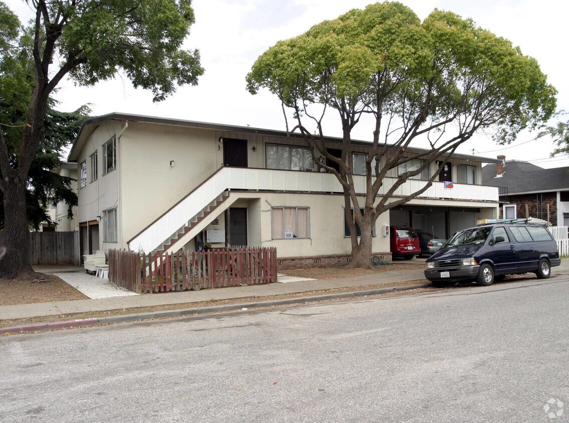 Building Photo - 505 Heller St