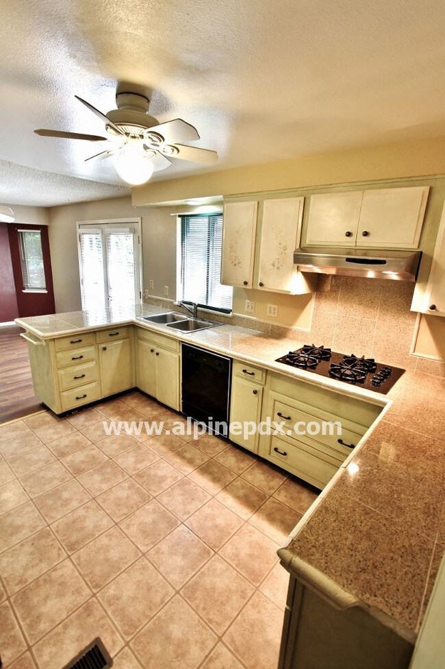 Building Photo - 20220 SW Carlin Blvd