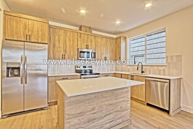 Foto del edificio - 1528-A: 3 Bed, 2.5 Bathroom Townhome Near ...