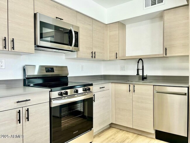 Foto del edificio - 4917 E Holly St