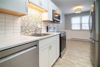 Building Photo - 23 Bullocks Point Ave