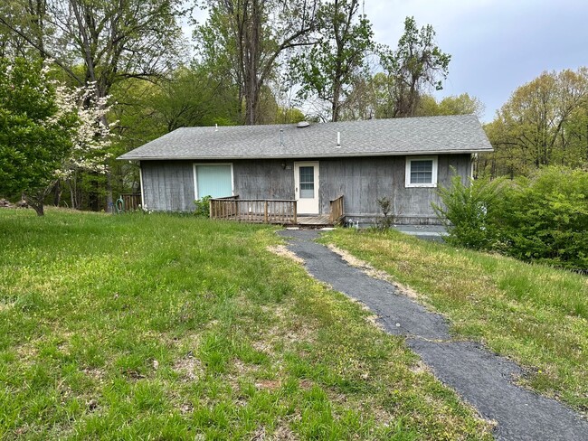 Building Photo - 628/630 Jennings Road