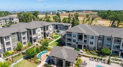 Building Photo - 15155 Ollie Dr