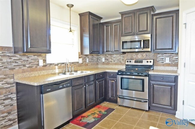 Building Photo - 206 Fields Pond Dr