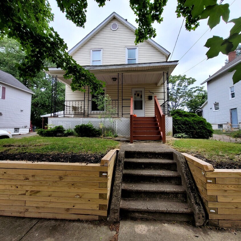 Primary Photo - 2230 25th St SW