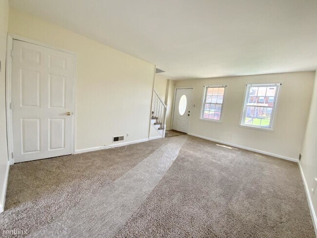 Building Photo - 3 br, 1.5 bath Townhome - 6900 Eastbrook Ave