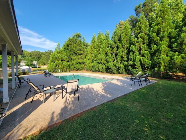 Foto del edificio - 114 Lakeview Estates Dr
