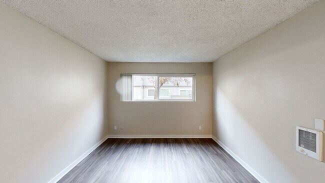 Interior Photo - Rosebeach