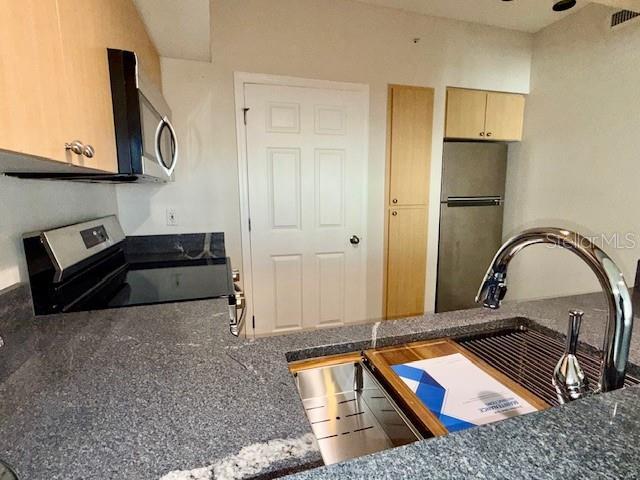 Foto del edificio - 322 E Central Blvd