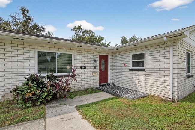 Building Photo - 1601 Alder Way