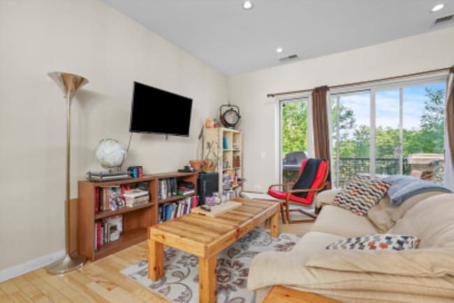 Photo - 1112 W Washburne Ave (Chicago, IL) Apartment