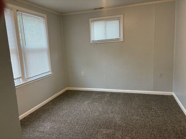 Building Photo - Beautiful 3 bed/ 1 bath