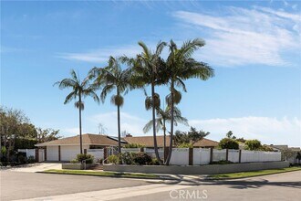 Building Photo - 1901 Altura Dr