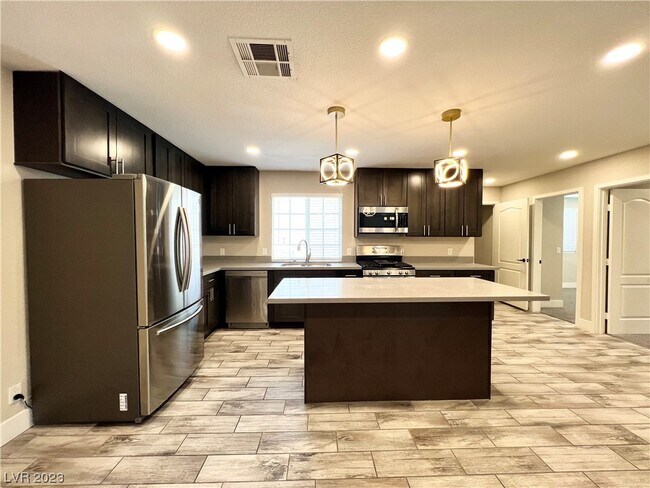 Building Photo - 6822 Mataro Dr